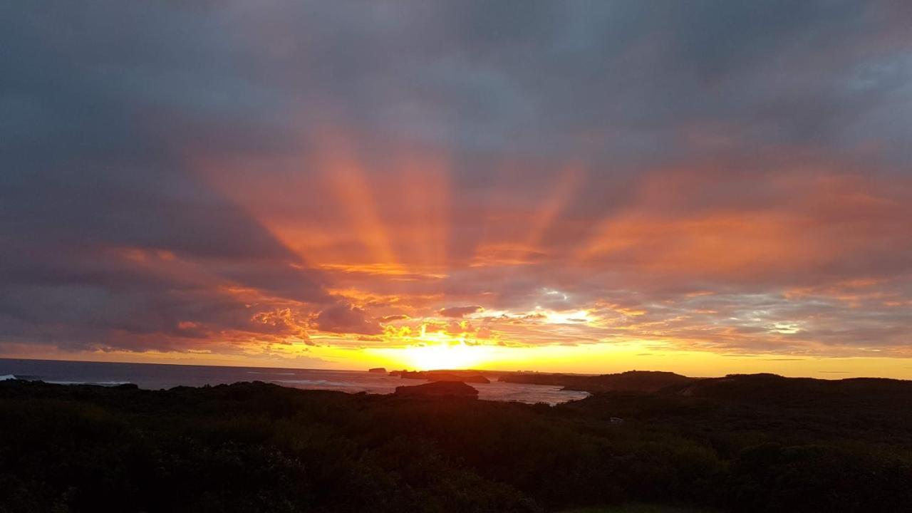 Sunsets On Martyrs Coastal Luxury Beach House Peterborough Eksteriør bilde